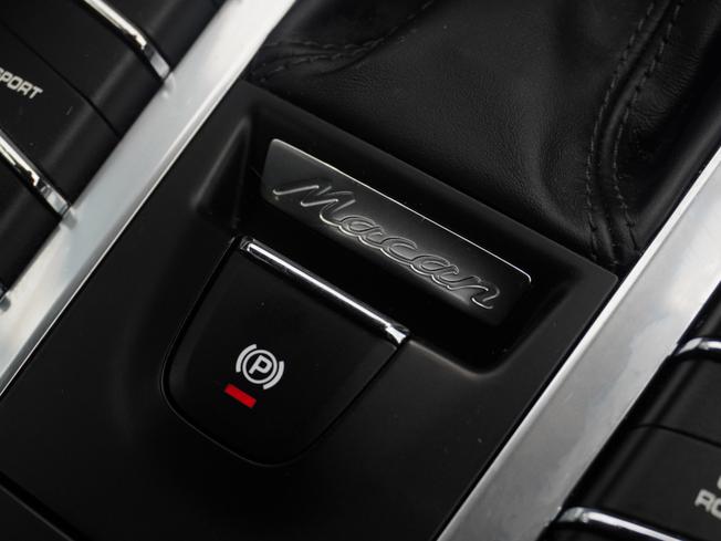 PORSCHE Macan Photo 24