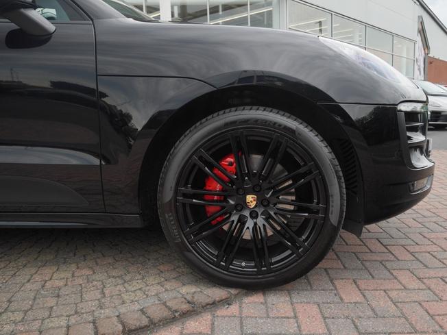 PORSCHE Macan Photo 3