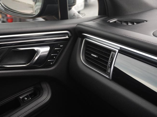 PORSCHE Macan Photo 33