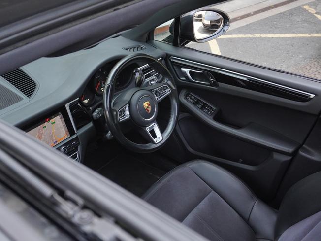 PORSCHE Macan Photo 10