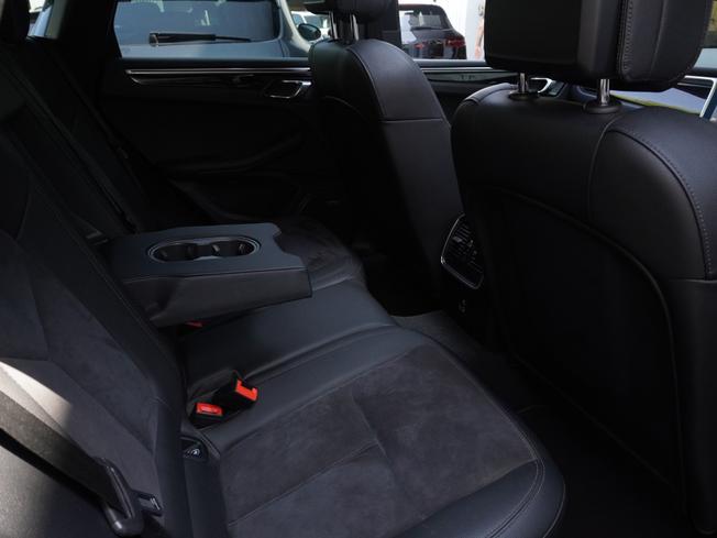 PORSCHE Macan Photo 13