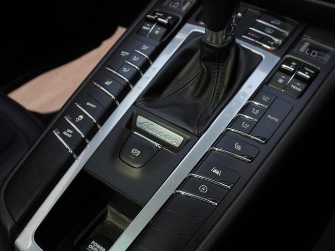 PORSCHE Macan Photo 19