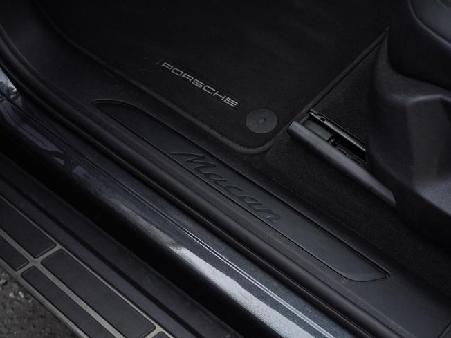 PORSCHE Macan Photo 23