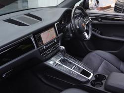 PORSCHE Macan Photo 3