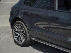 PORSCHE Macan Photo 4