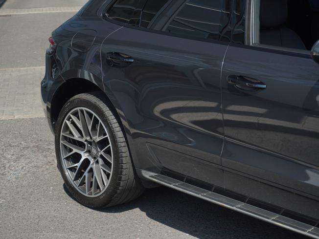 PORSCHE Macan Photo 4