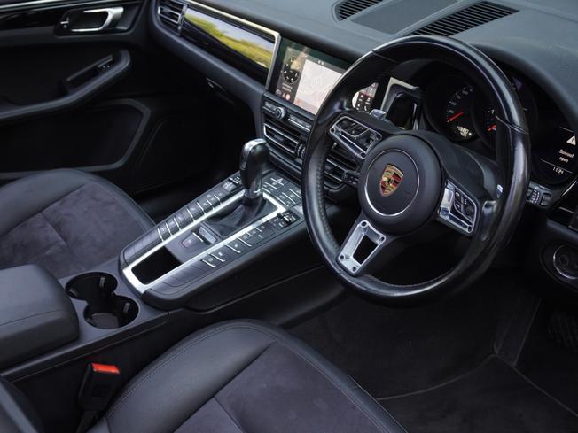 PORSCHE Macan Photo 8