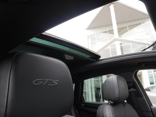 PORSCHE Macan Photo 16