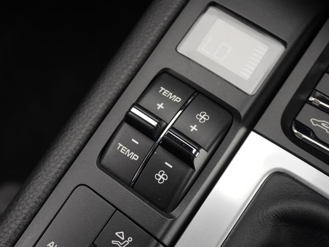 PORSCHE Macan Photo 23