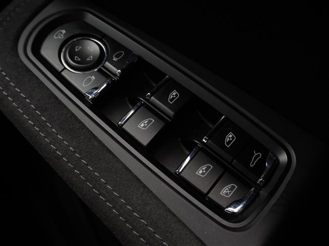 PORSCHE Macan Photo 25