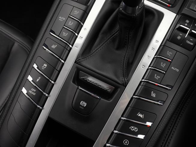 PORSCHE Macan Photo 26