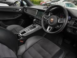 PORSCHE Macan Photo 3