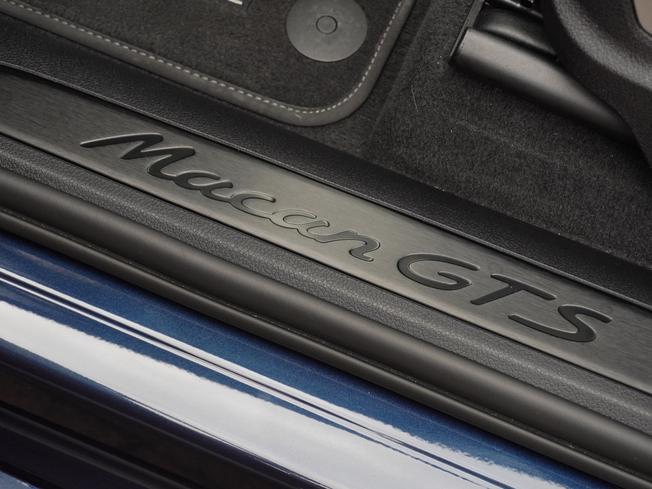 PORSCHE Macan Photo 50