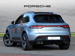 PORSCHE Macan Photo 2