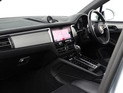 PORSCHE Macan Photo 3