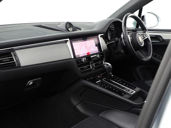 PORSCHE Macan Photo 3