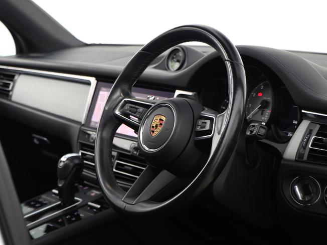 PORSCHE Macan Photo 38