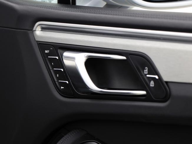 PORSCHE Macan Photo 41