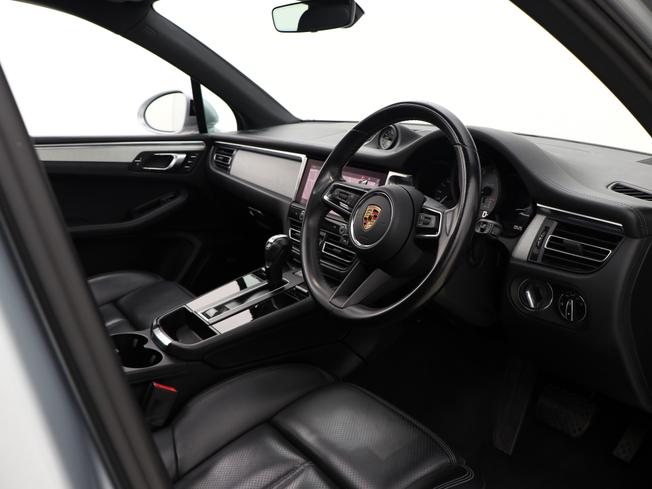PORSCHE Macan Photo 43
