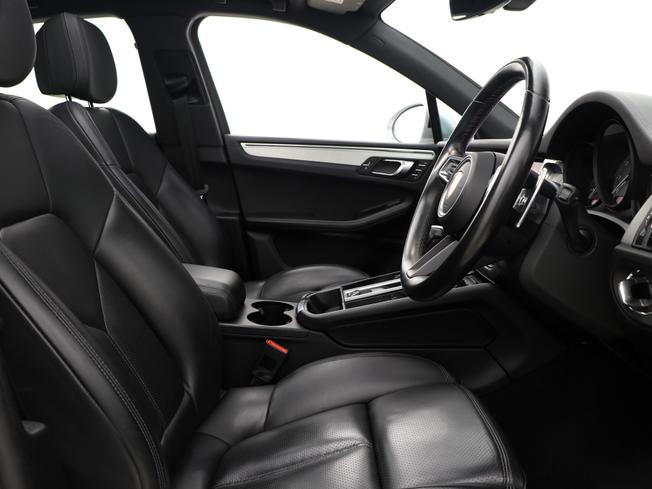PORSCHE Macan Photo 44