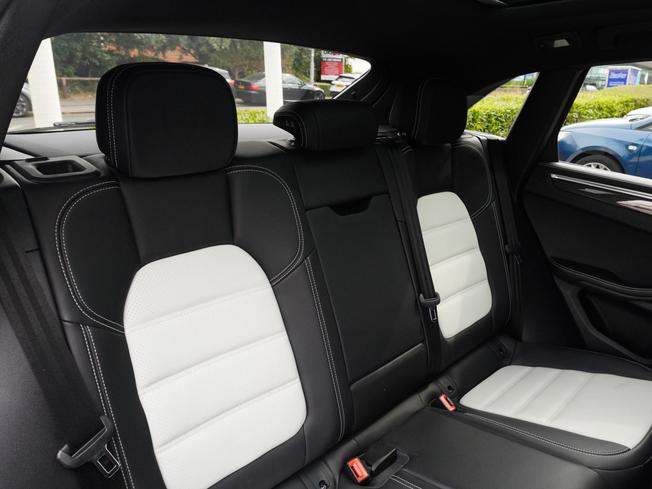PORSCHE Macan Photo 14