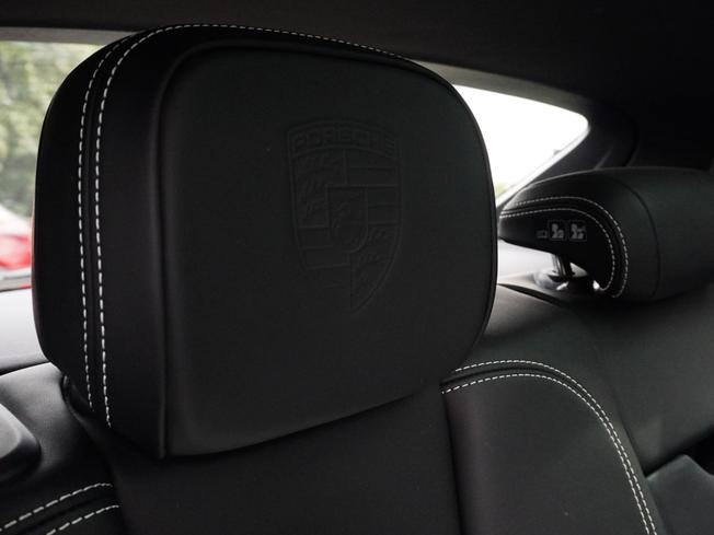 PORSCHE Macan Photo 18