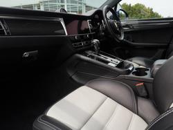 PORSCHE Macan Photo 3