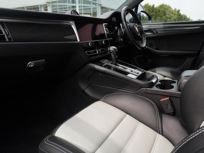 PORSCHE Macan Photo 3