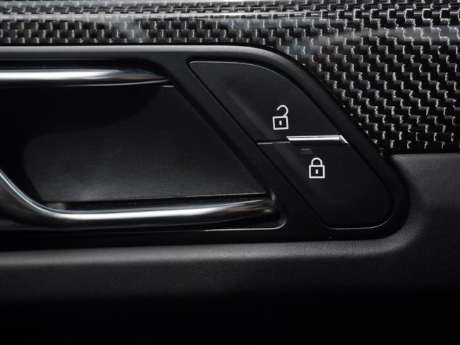 PORSCHE Macan Photo 35