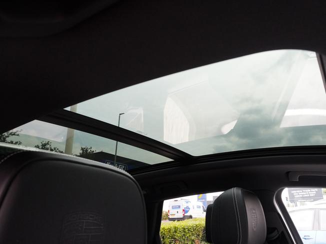PORSCHE Macan Photo 41