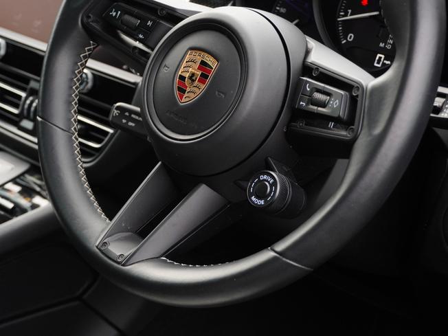 PORSCHE Macan Photo 44