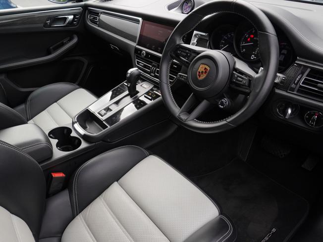 PORSCHE Macan Photo 8