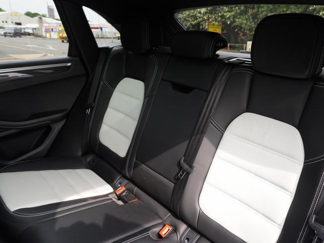 PORSCHE Macan Photo 9