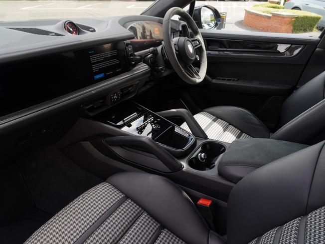 PORSCHE Cayenne Photo 3