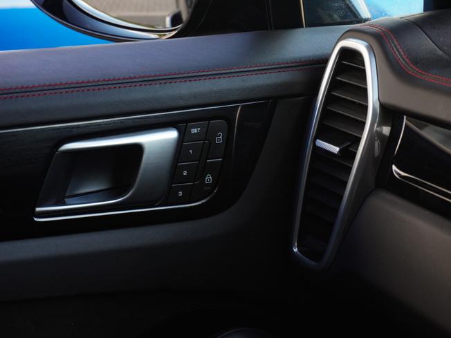 PORSCHE Cayenne Photo 20