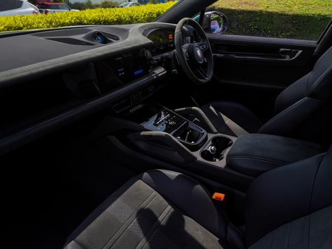 PORSCHE Cayenne Photo 3