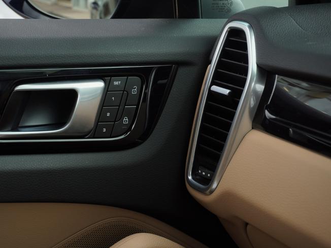 PORSCHE Cayenne Photo 39