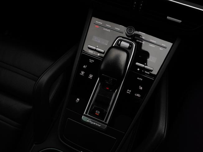 PORSCHE Cayenne Photo 38