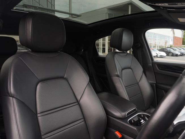 PORSCHE Cayenne Photo 16