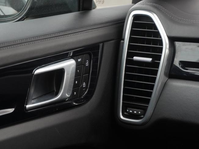 PORSCHE Cayenne Photo 36