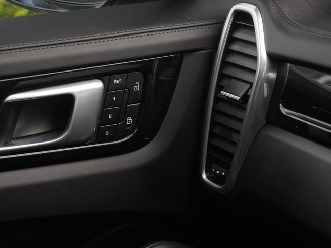 PORSCHE Cayenne Photo 37