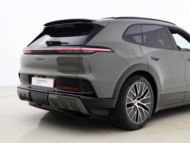 PORSCHE Cayenne Electric Photo 14