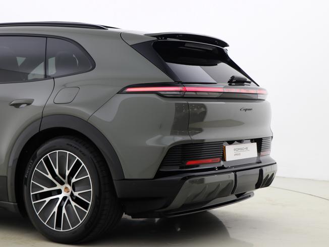 PORSCHE Cayenne Electric Photo 17