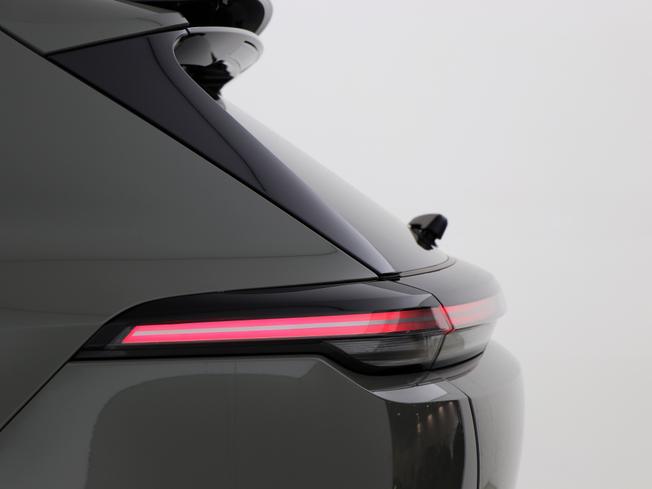 PORSCHE Cayenne Electric Photo 18