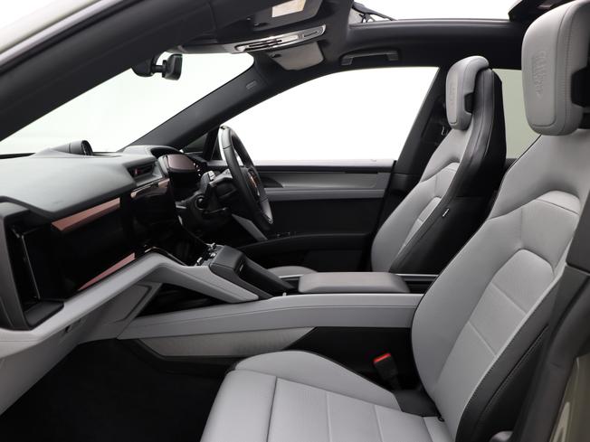 PORSCHE Cayenne Electric Photo 19