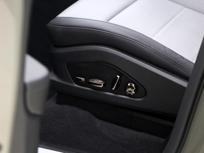 PORSCHE Cayenne Electric Photo 20