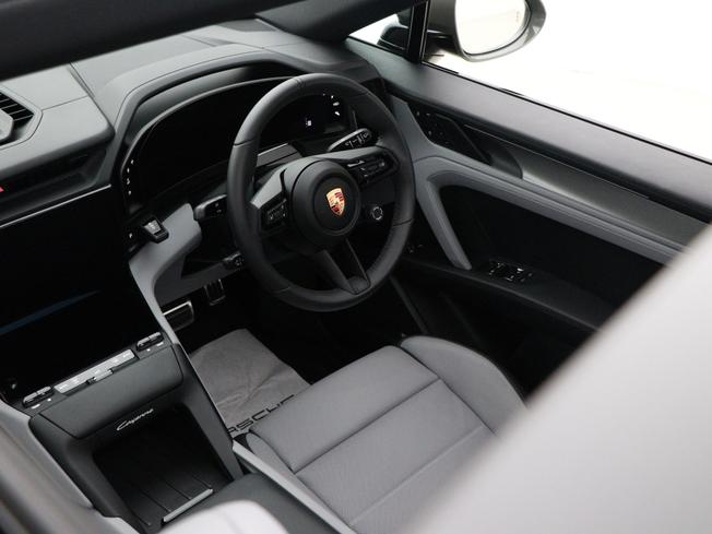 PORSCHE Cayenne Electric Photo 22