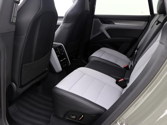 PORSCHE Cayenne Electric Photo 23