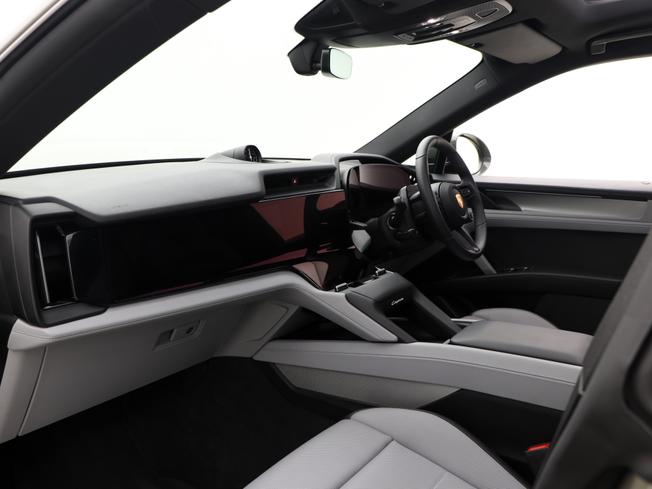 PORSCHE Cayenne Electric Photo 3