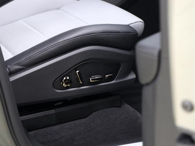 PORSCHE Cayenne Electric Photo 30